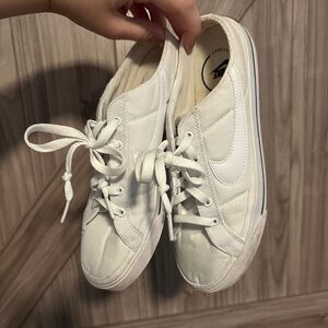 Women’s Nike Court Legacy Mules